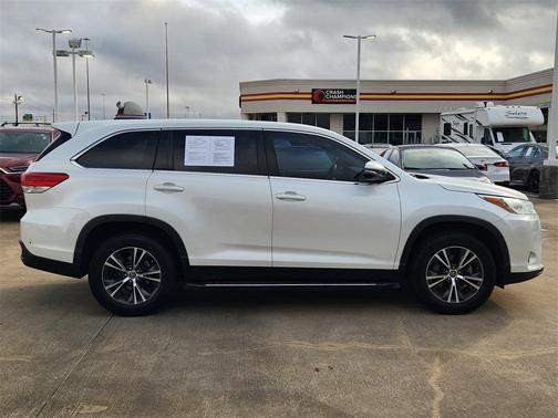 2019 Toyota Highlander LE I4