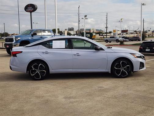 2025 Nissan Altima SR AWD