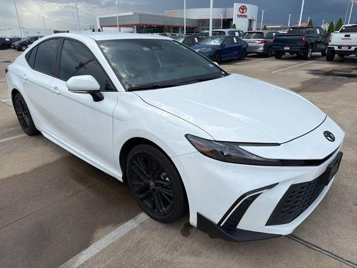 Ice Cap 2025 Toyota Camry SE
