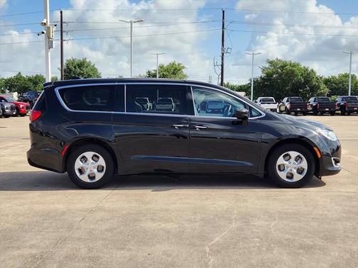 2018 Chrysler Pacifica Hybrid Touring Plus