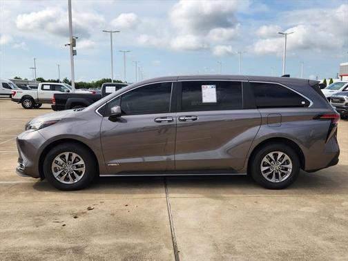 2021 Toyota Sienna XLE 7 Passenger