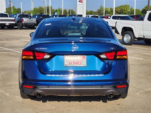 2022 Nissan Altima SR FWD