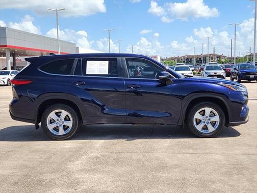 2023 Toyota Highlander LE