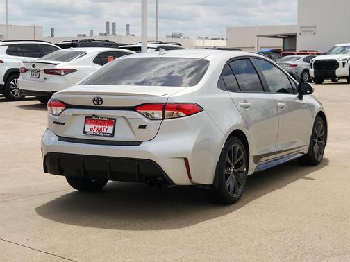 Classic Silver Metallic 2025 Toyota Corolla SE