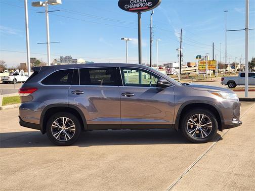 2019 Toyota Highlander LE
