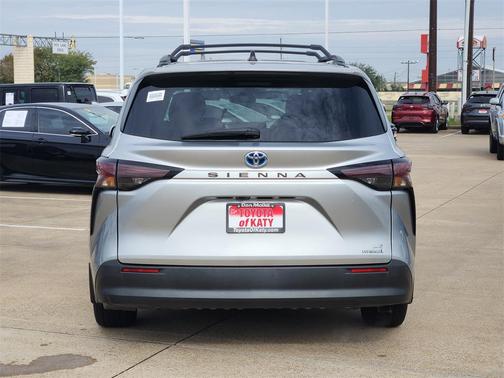 2023 Toyota Sienna LE