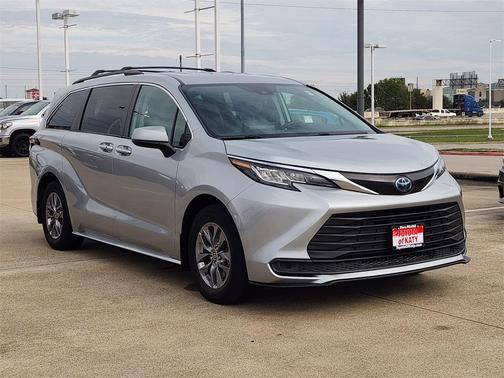 2023 Toyota Sienna LE