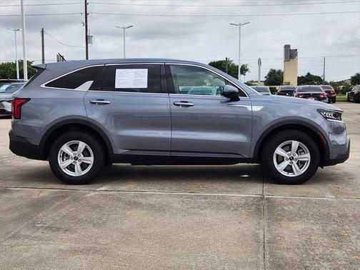 2023 Kia Sorento LX