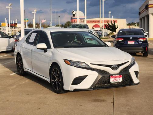 2020 Toyota Camry SE