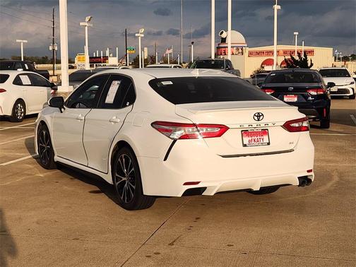2020 Toyota Camry SE