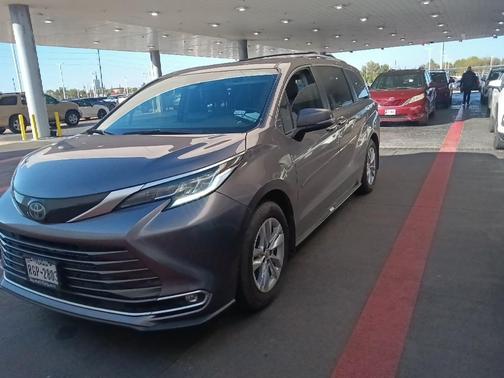 2022 Toyota Sienna Limited