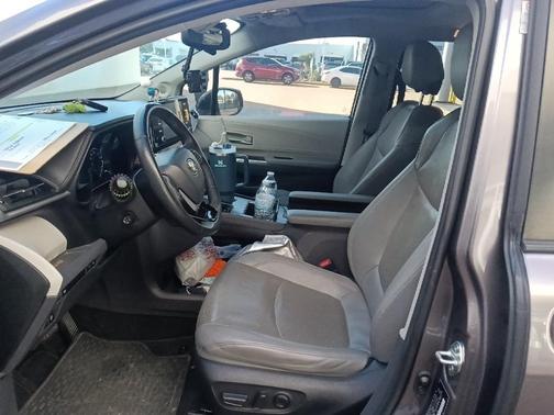 2022 Toyota Sienna Limited