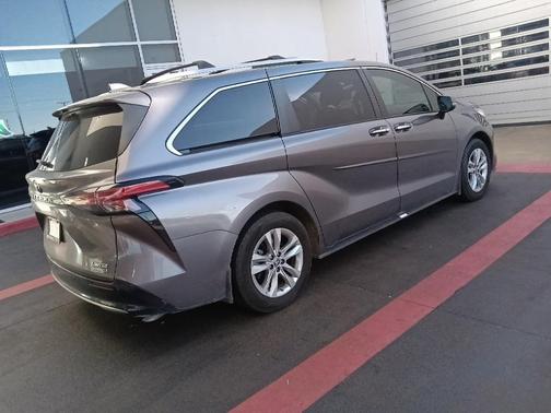 2022 Toyota Sienna Limited