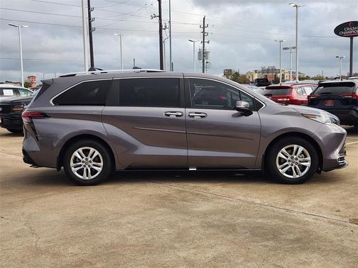 2022 Toyota Sienna Limited