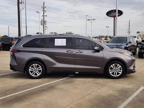 2022 Toyota Sienna Limited