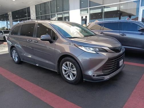 2022 Toyota Sienna Limited