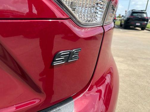 Pearl 2025 Toyota Corolla SE