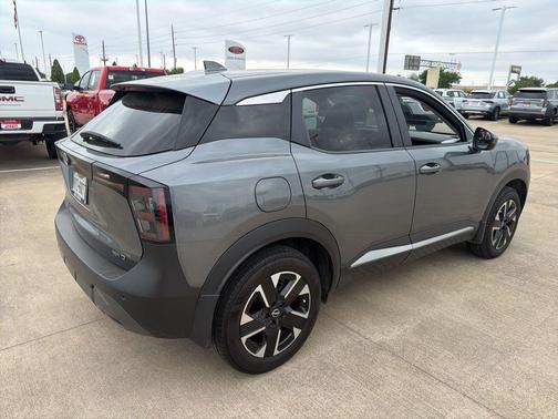 Gun Metallic 2025 Nissan Kicks SV