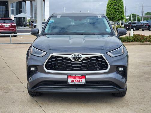 2025 Toyota Highlander LE