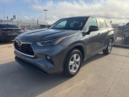 Magnetic Gray Metallic 2025 Toyota Highlander LE