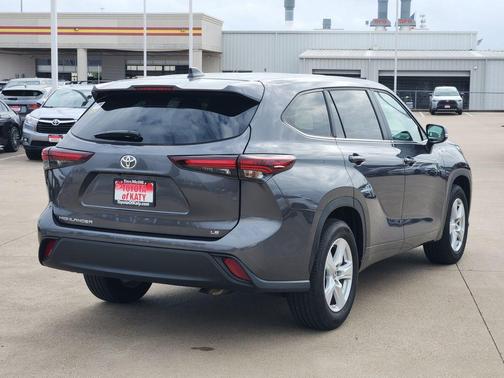 2025 Toyota Highlander LE