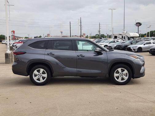 2025 Toyota Highlander LE