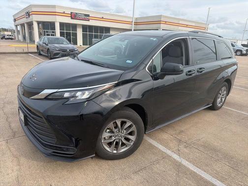 2024 Toyota Sienna LE