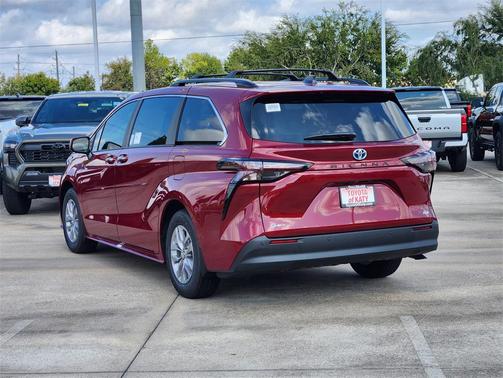 2025 Toyota Sienna XLE