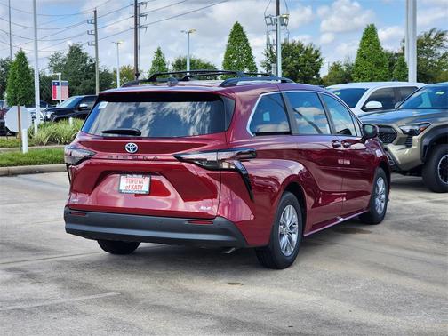 2025 Toyota Sienna XLE