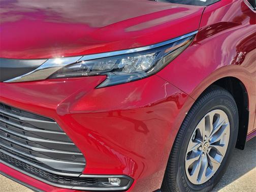 2025 Toyota Sienna XLE