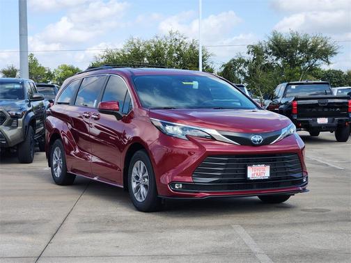2025 Toyota Sienna XLE