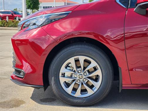 2025 Toyota Sienna XLE