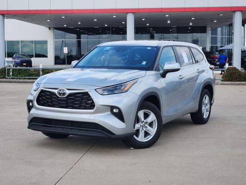 Celestial Silver Metallic 2025 Toyota Highlander LE
