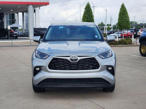 Celestial Silver Metallic 2025 Toyota Highlander LE