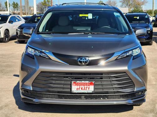 2026 Toyota Sienna LE