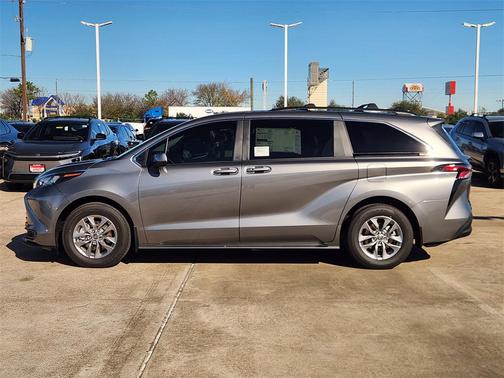 2026 Toyota Sienna LE
