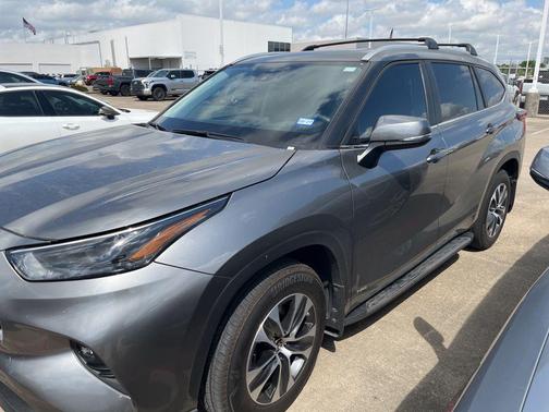 Heavy Metal 2025 Toyota Highlander Hybrid XLE