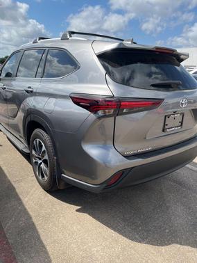 Heavy Metal 2025 Toyota Highlander Hybrid XLE