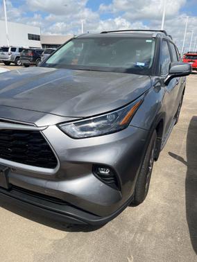 Heavy Metal 2025 Toyota Highlander Hybrid XLE