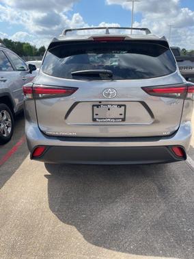 Heavy Metal 2025 Toyota Highlander Hybrid XLE