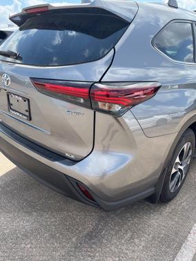 Heavy Metal 2025 Toyota Highlander Hybrid XLE