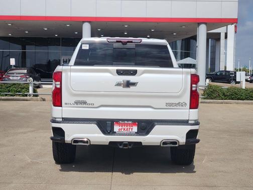 Iridescent Pearl Tricoat 2024 Chevrolet Silverado 1500 High Country