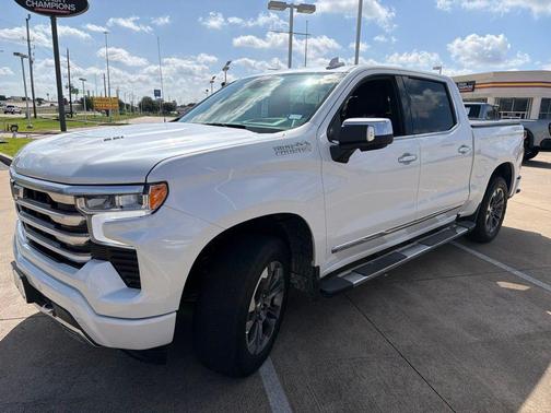 Iridescent Pearl Tricoat 2024 Chevrolet Silverado 1500 High Country