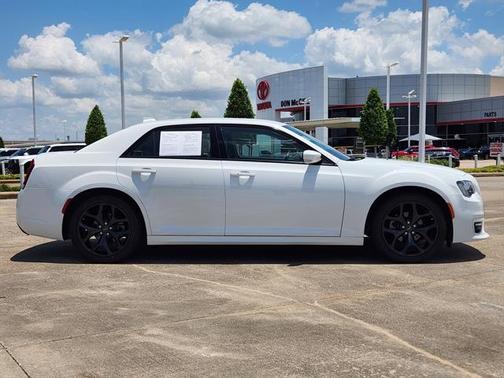 2022 Chrysler 300 Touring