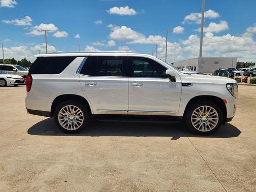 White Frost Tricoat 2024 GMC Yukon Denali