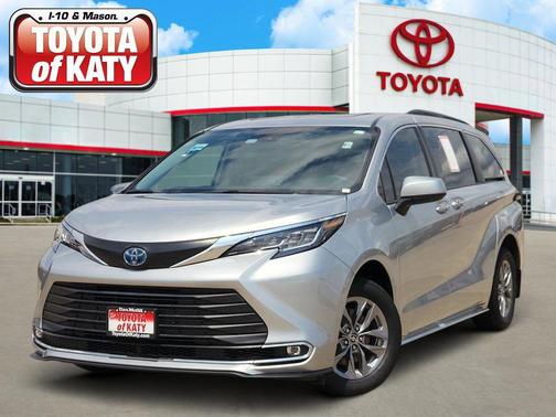 Celestial Silver Metallic 2022 Toyota Sienna XLE