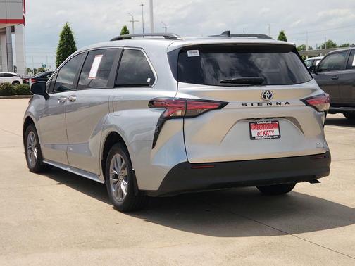 Celestial Silver Metallic 2022 Toyota Sienna XLE