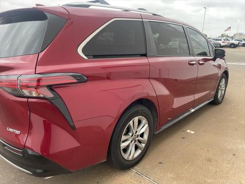 2021 Toyota Sienna Limited 7-Passenger