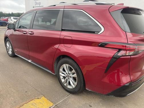2021 Toyota Sienna Limited 7-Passenger