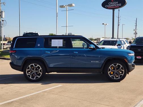 2023 Rivian R1S Adventure
